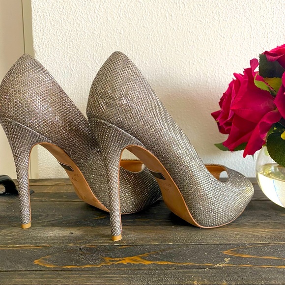 Badgley Mischka iridescent glitter/shiny metallic heels (size 6).🌹 - Picture 13 of 16